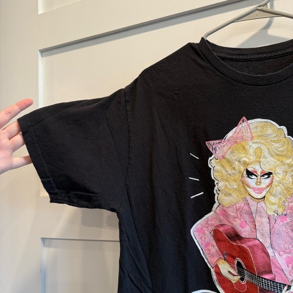 Black Medium T-Shirt with Trixie Graphic - Picture 3 of 5
